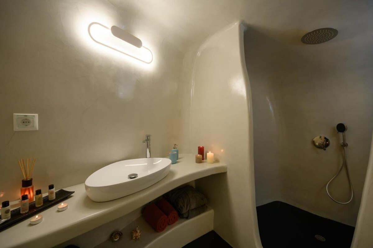 דירות סנטוריני Santorini Traditional Apt With Private Hot Tub מראה חיצוני תמונה